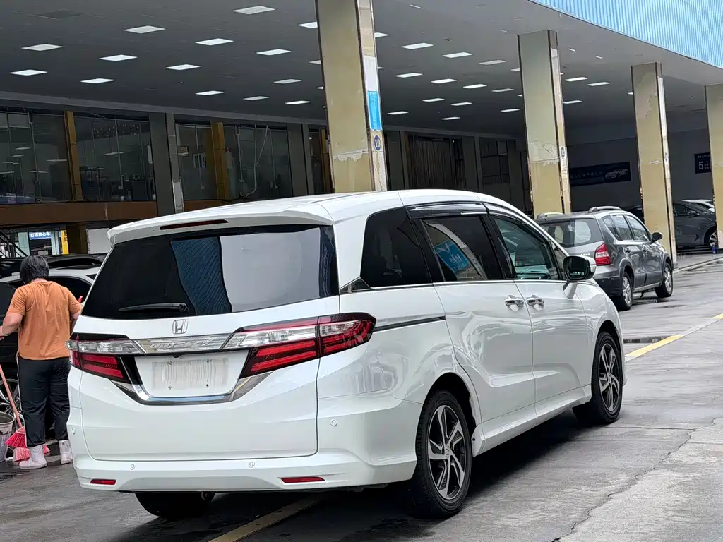 Honda Odyssey 2017 — фото 10