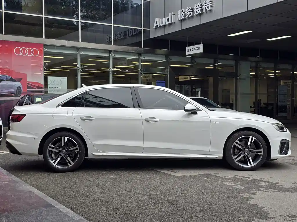 Audi A4L 2021
