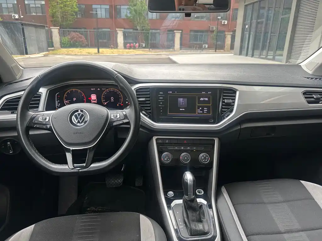 Volkswagen T-Roc 2022 — фото 9