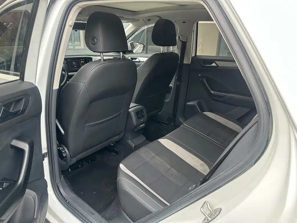Volkswagen T-Roc 2022 — фото 8