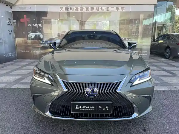 Lexus ES 2022