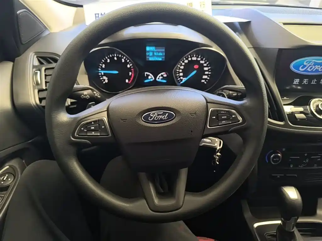 Ford Kuga 2017 — фото 11