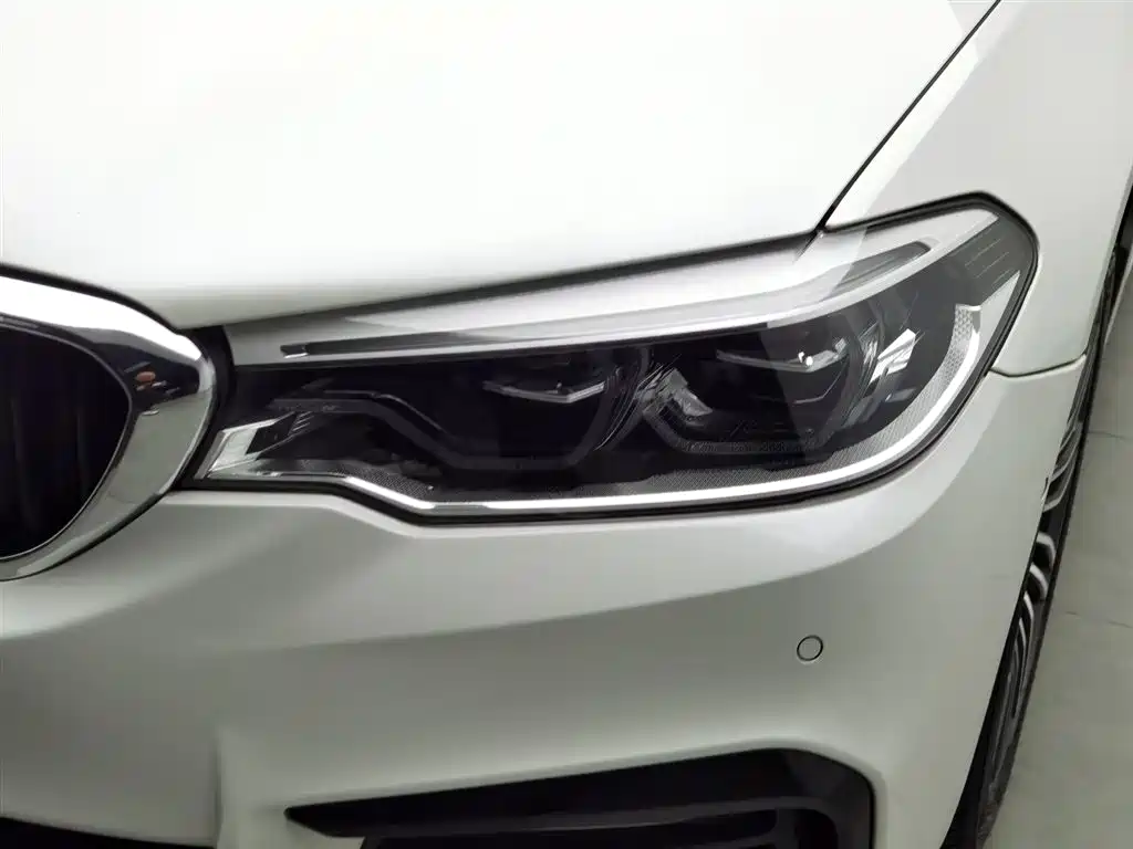 BMW 5 Series 2018 — фото 7