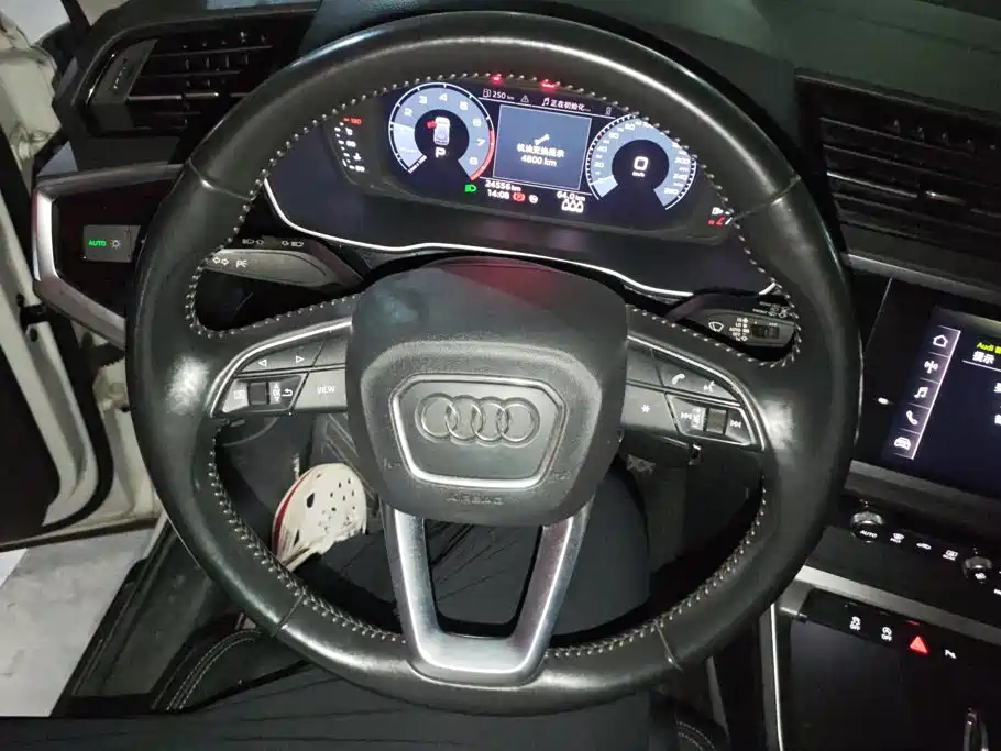 Audi Q3 2020 — фото 15
