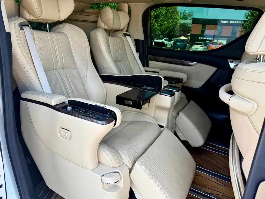Toyota Alphard 2021 — фото 13