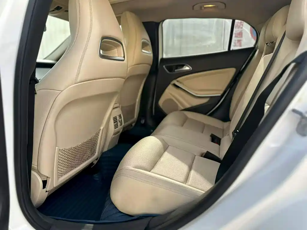 Mercedes-Benz GLA 2015
