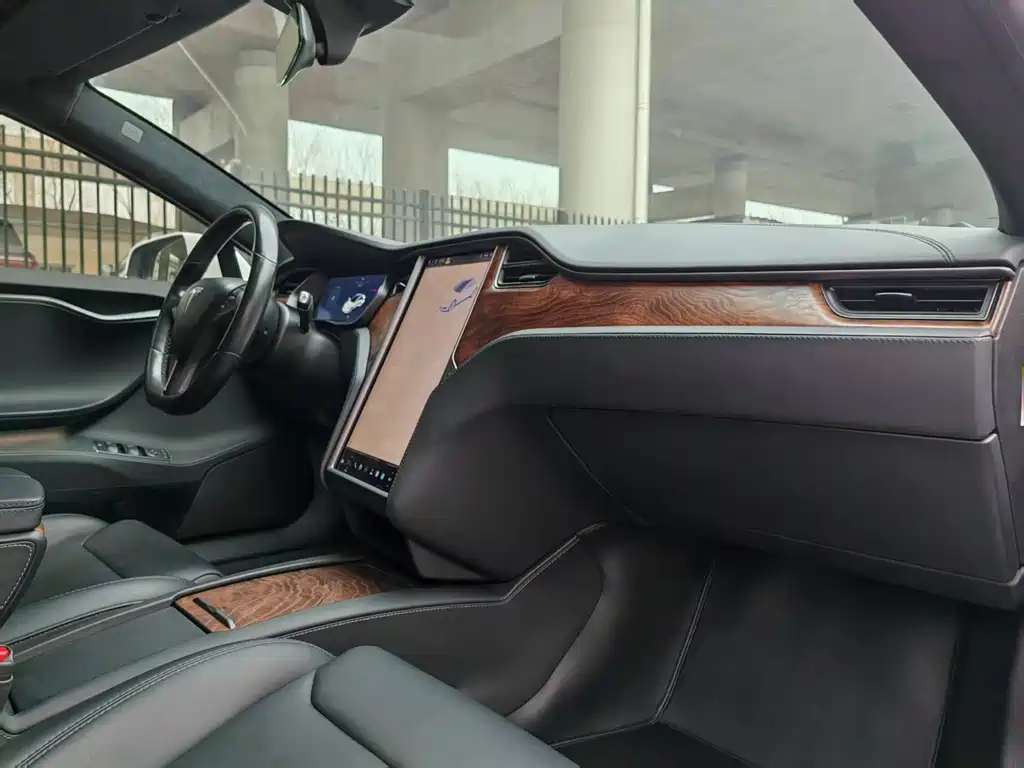 Tesla Model S 2019 — фото 11