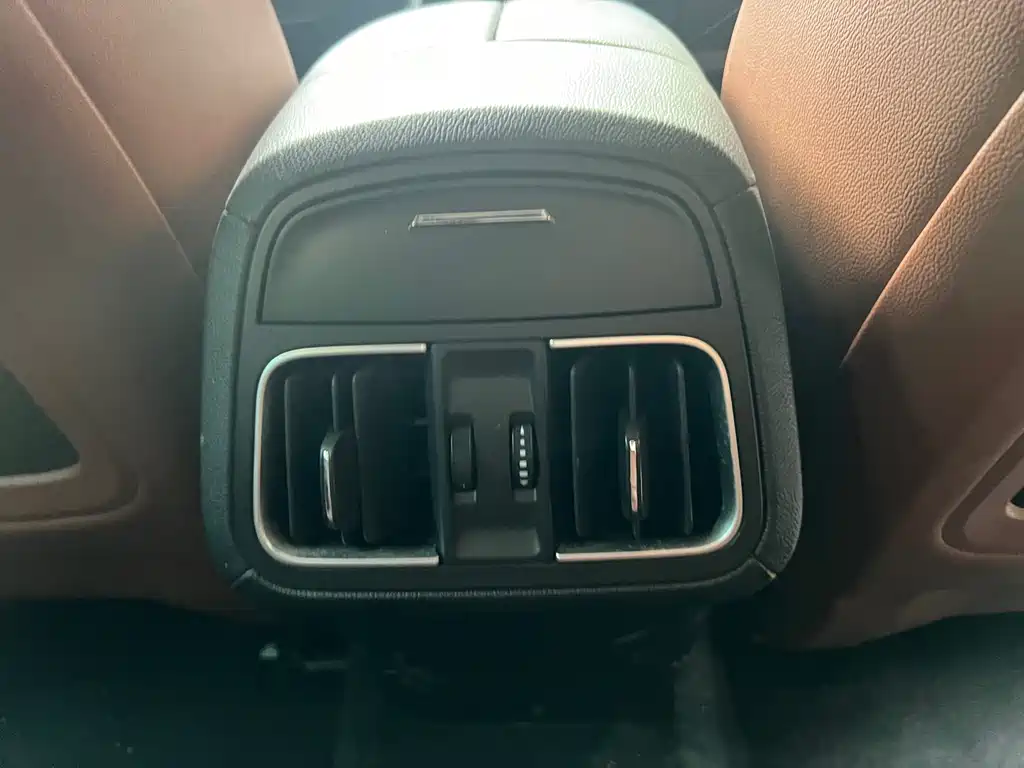 Maserati Levante 2016 — фото 26