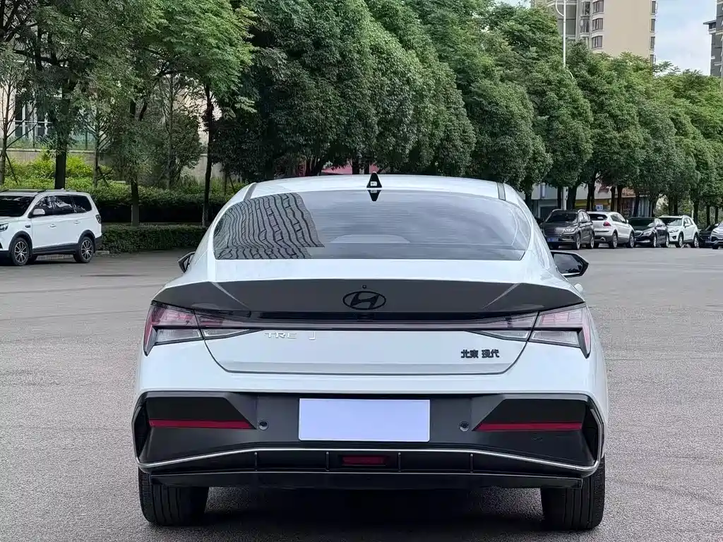 Hyundai Elantra 2024