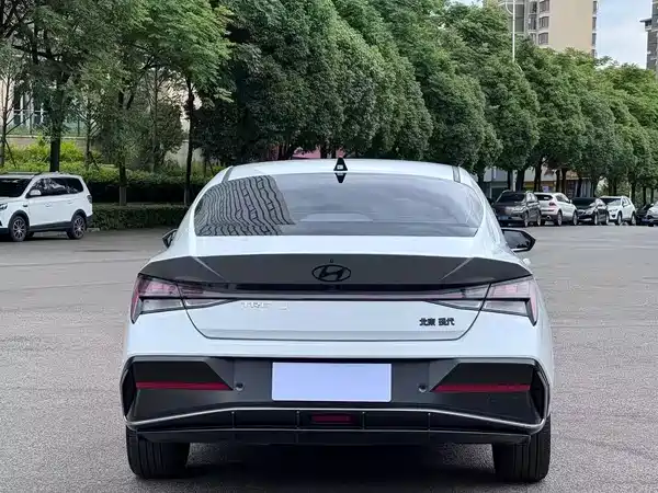 Hyundai Elantra 2024
