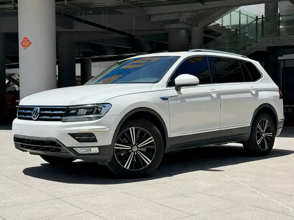 Volkswagen Tiguan L 2020 — фото 1