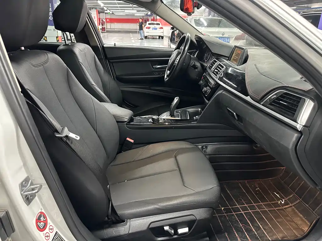 BMW 3 Series 2017 — фото 13