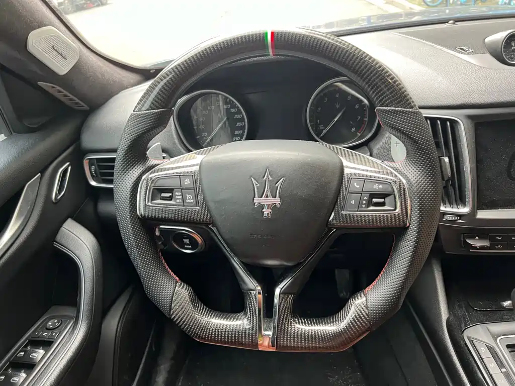 Maserati Levante 2016 — фото 30