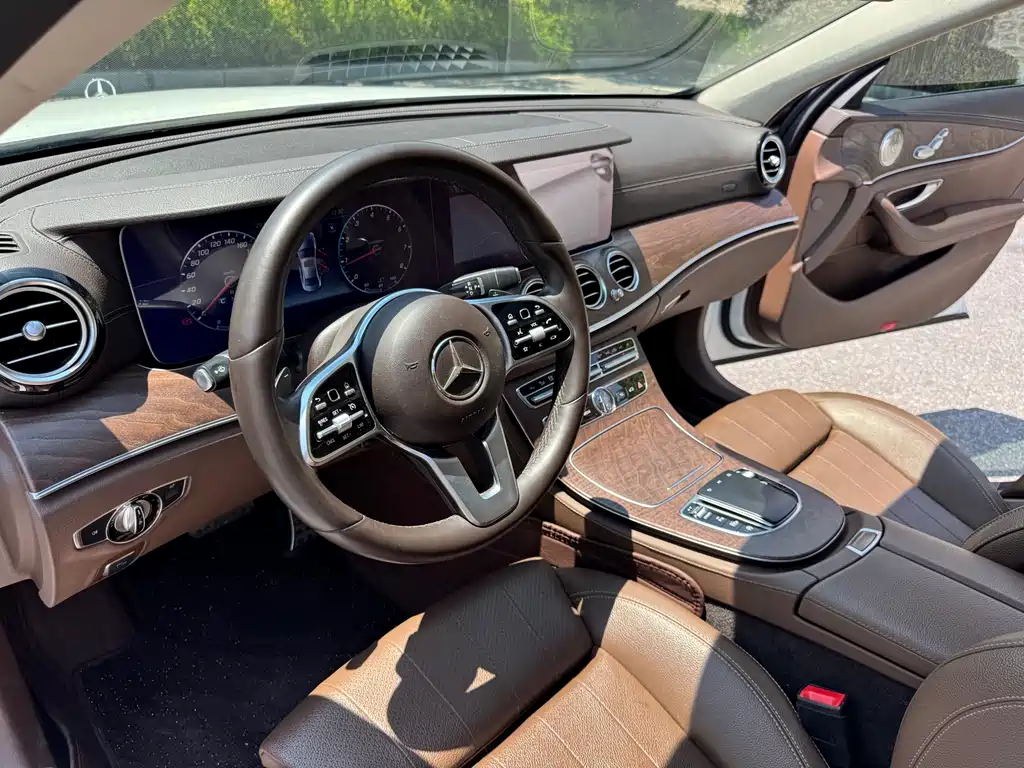Mercedes-Benz E-Class 2019 — фото 12