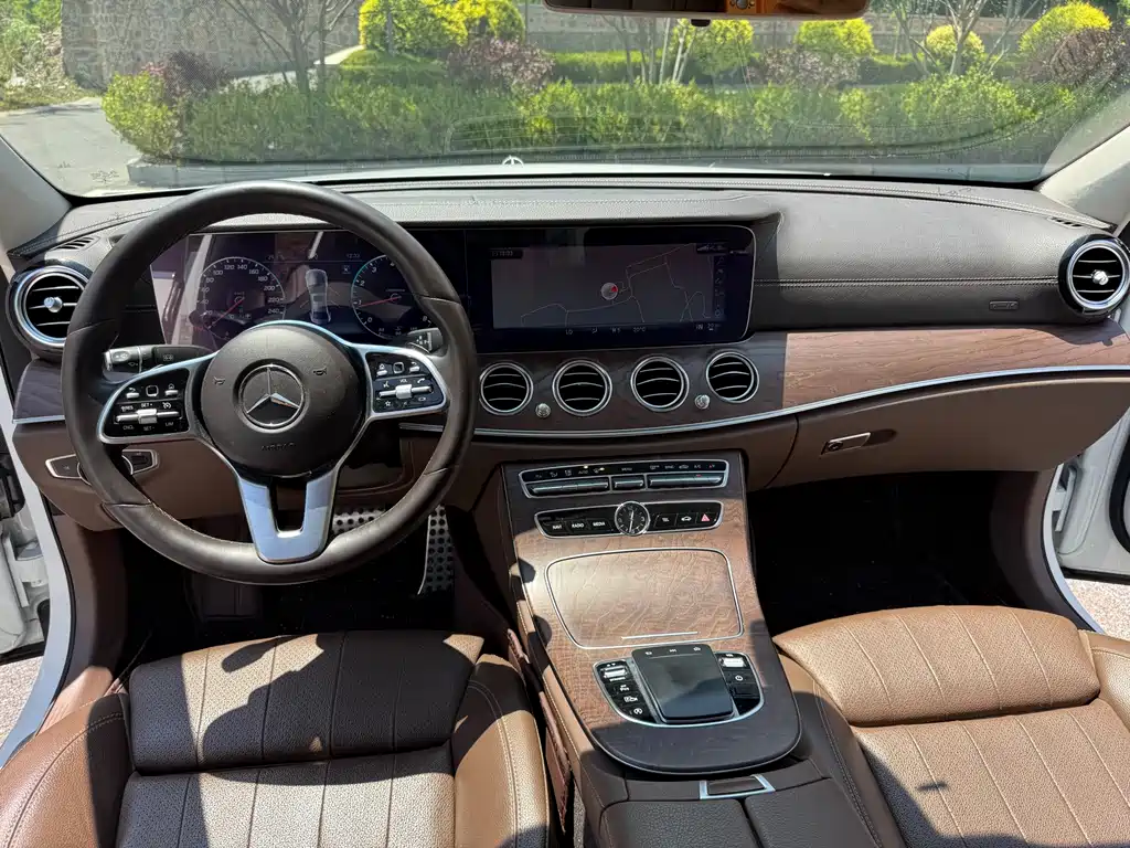 Mercedes-Benz E-Class 2019 — фото 15