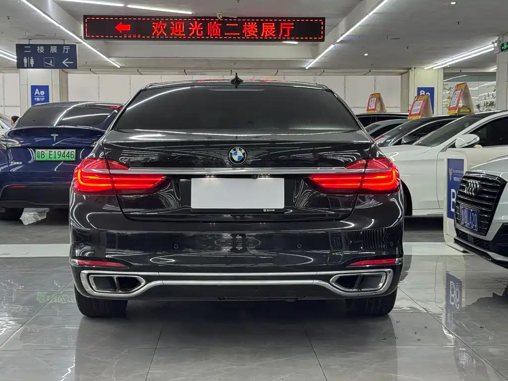 BMW 7 Series 2016 — фото 10
