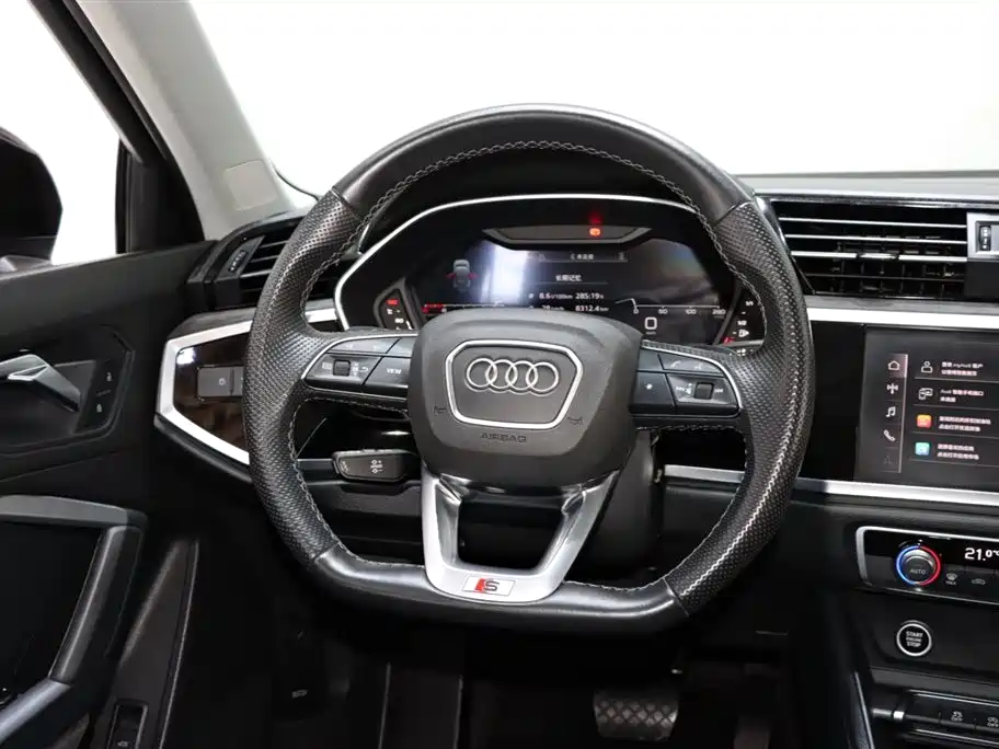 Audi Q3 Sportback 2023 — фото 13