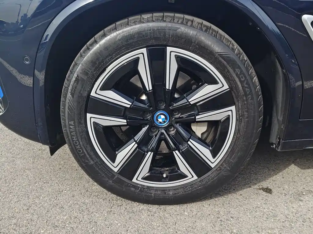 BMW iX3 2022 — фото 19