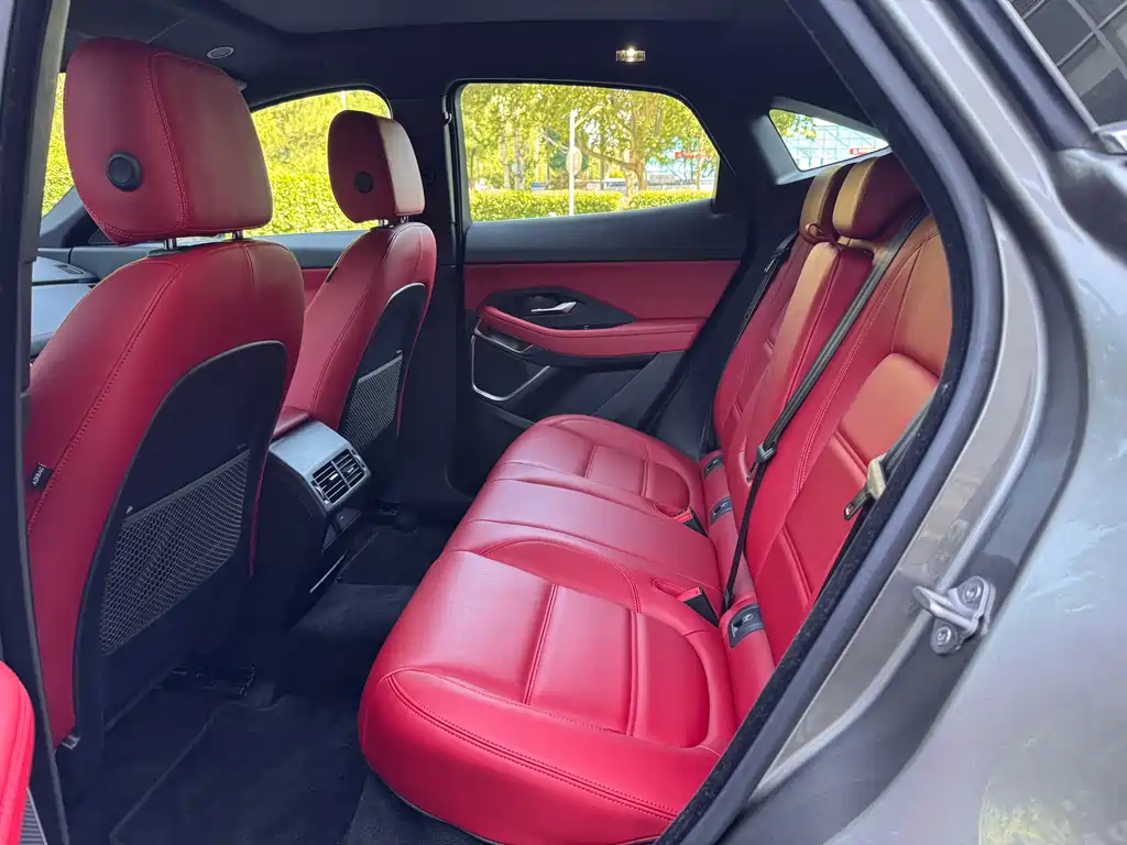 Jaguar E-PACE 2025 — фото 16