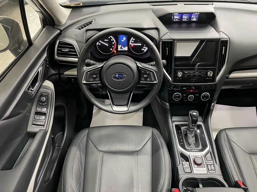 Subaru Forester 2023 — фото 12