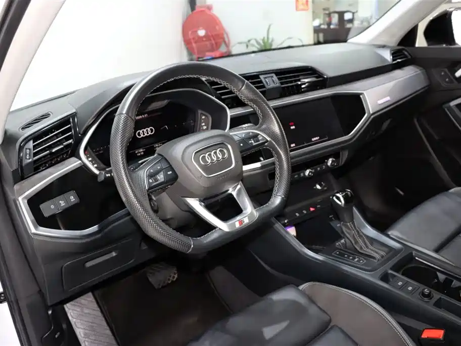 Audi Q3 Sportback 2023 — фото 10