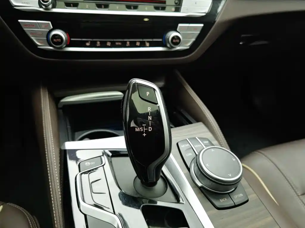 BMW 5 Series New Energy 2019 — фото 13