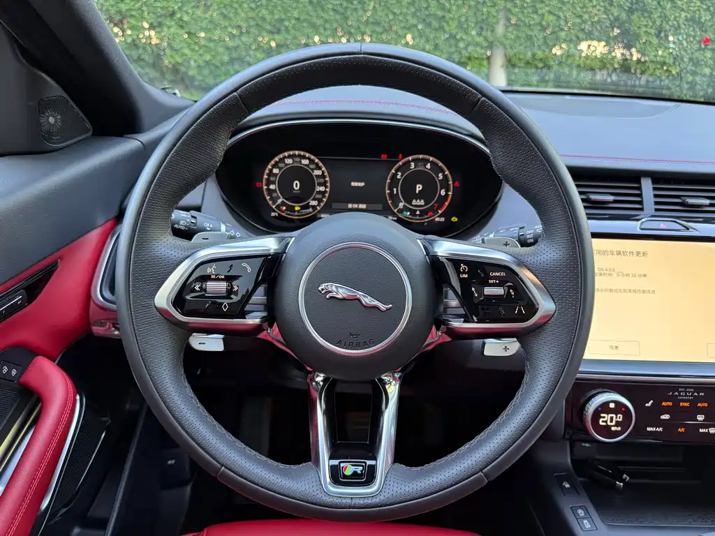 Jaguar E-PACE 2025 — фото 11