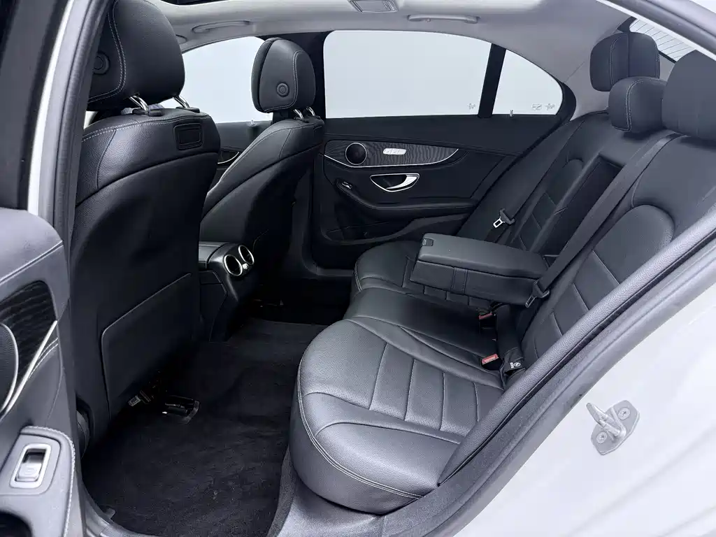 Mercedes-Benz C-Class 2018 — фото 19