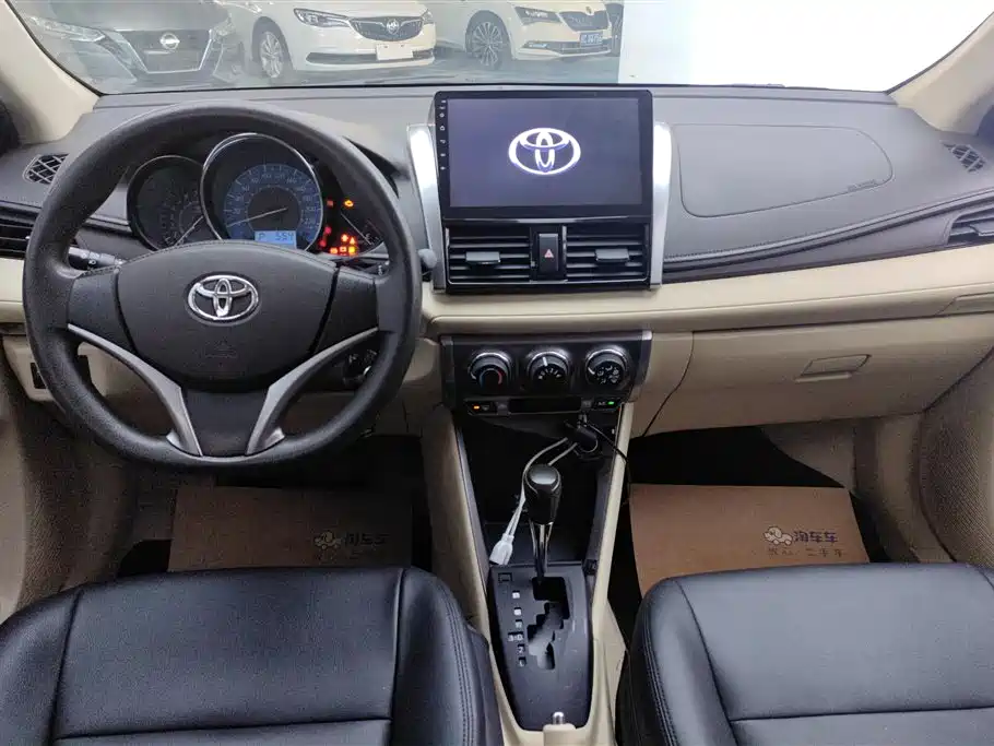 Toyota Yaris L 2015 — фото 12