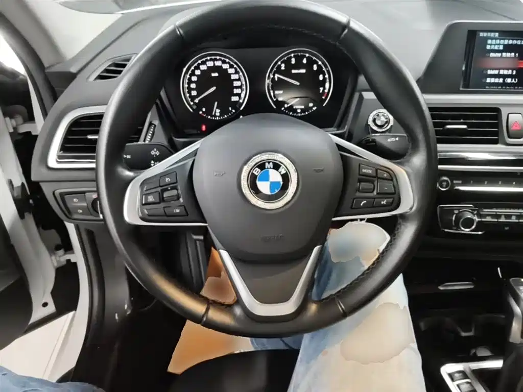 BMW 1 Series 2019 — фото 11