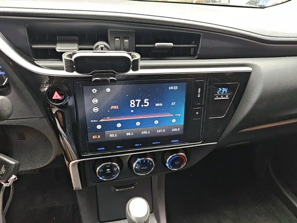 Toyota Corolla 2017 — фото 13