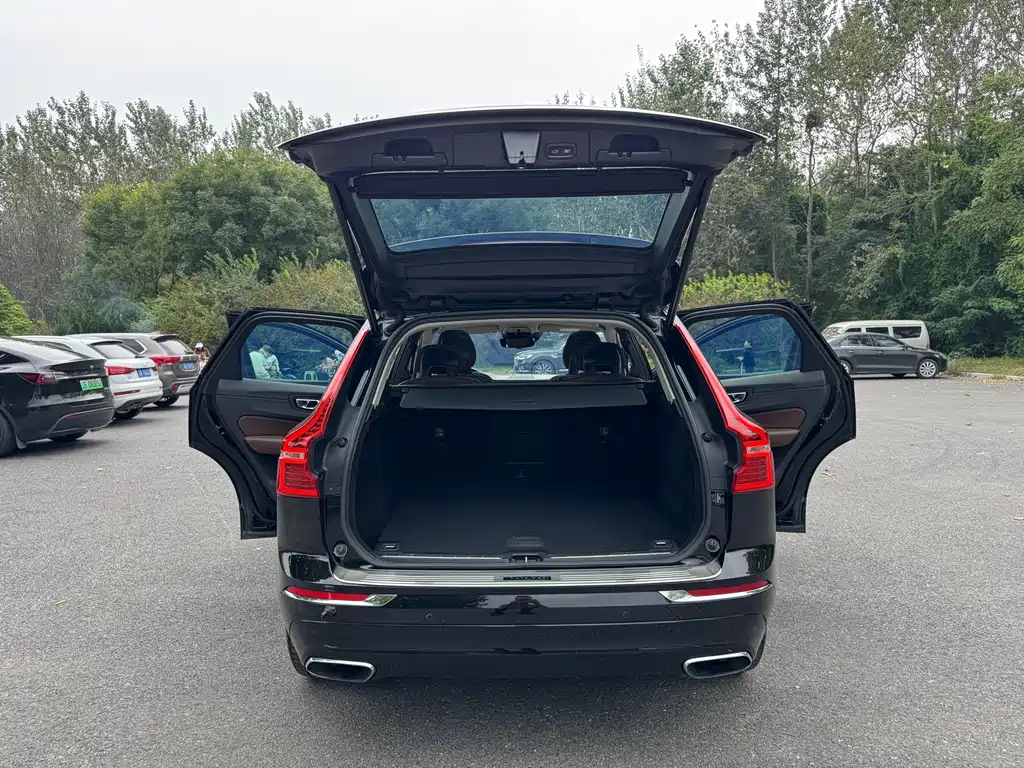 Volvo XC60 2018 — фото 23