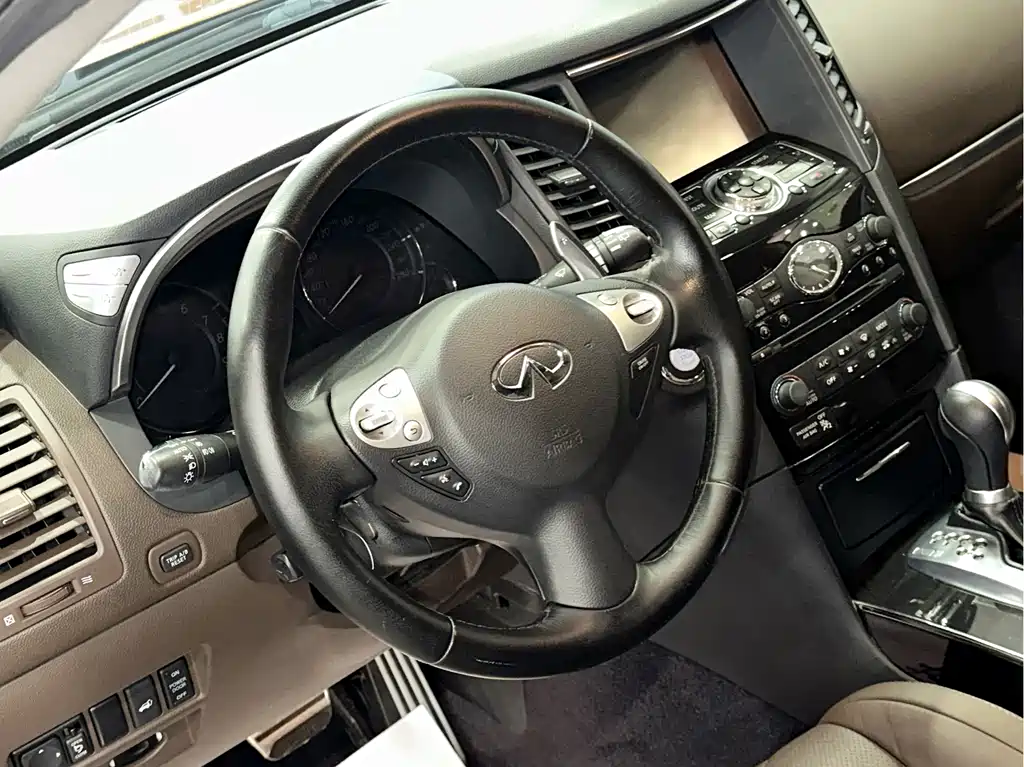 Infiniti QX70 2014 — фото 10