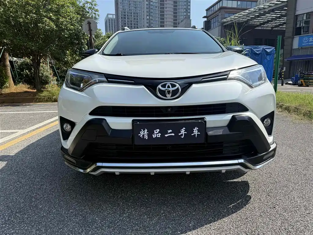 Toyota RAV4 2018 — фото 2