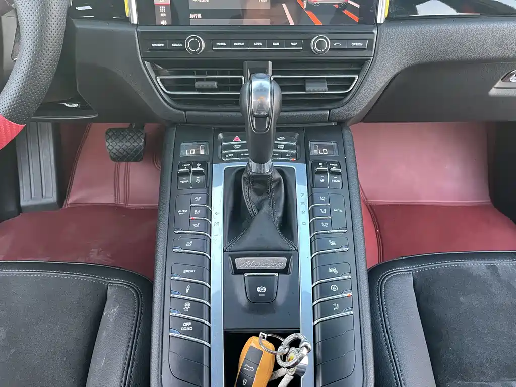 Porsche Macan 2019 — фото 13