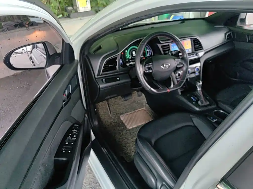 Hyundai Elantra 2020 — фото 16