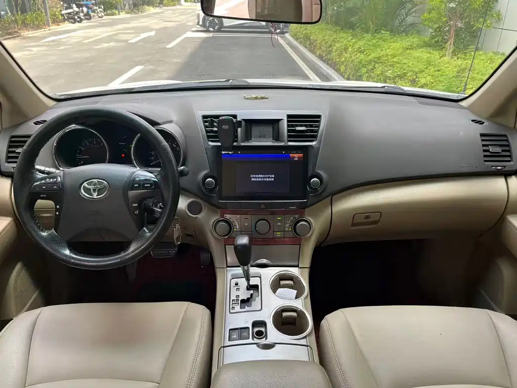 Toyota Highlander 2012 — фото 24