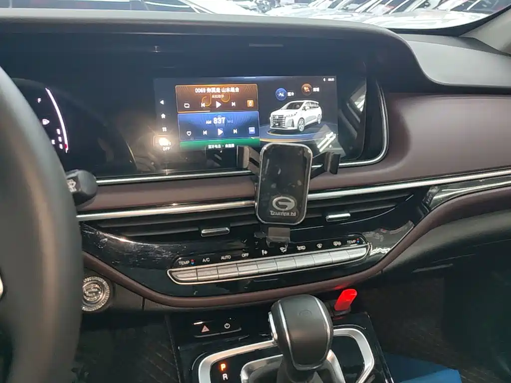 GAC Motor Trumpchi M6 2023 — фото 13