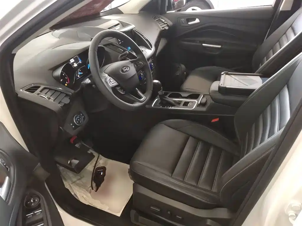 Ford Kuga 2016 — фото 15