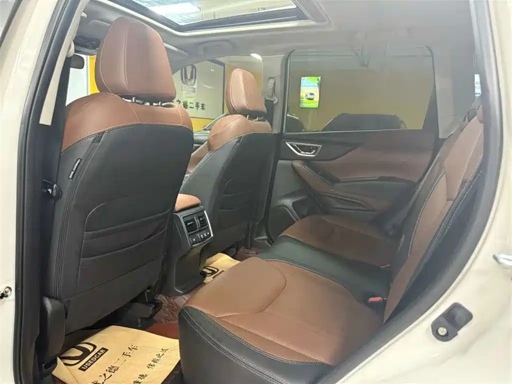 Subaru Forester 2023 — фото 10