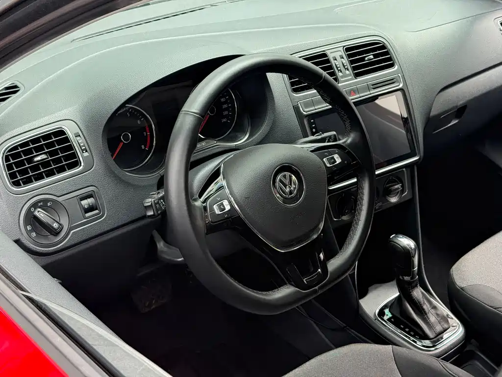 Volkswagen Polo 2017 — фото 13