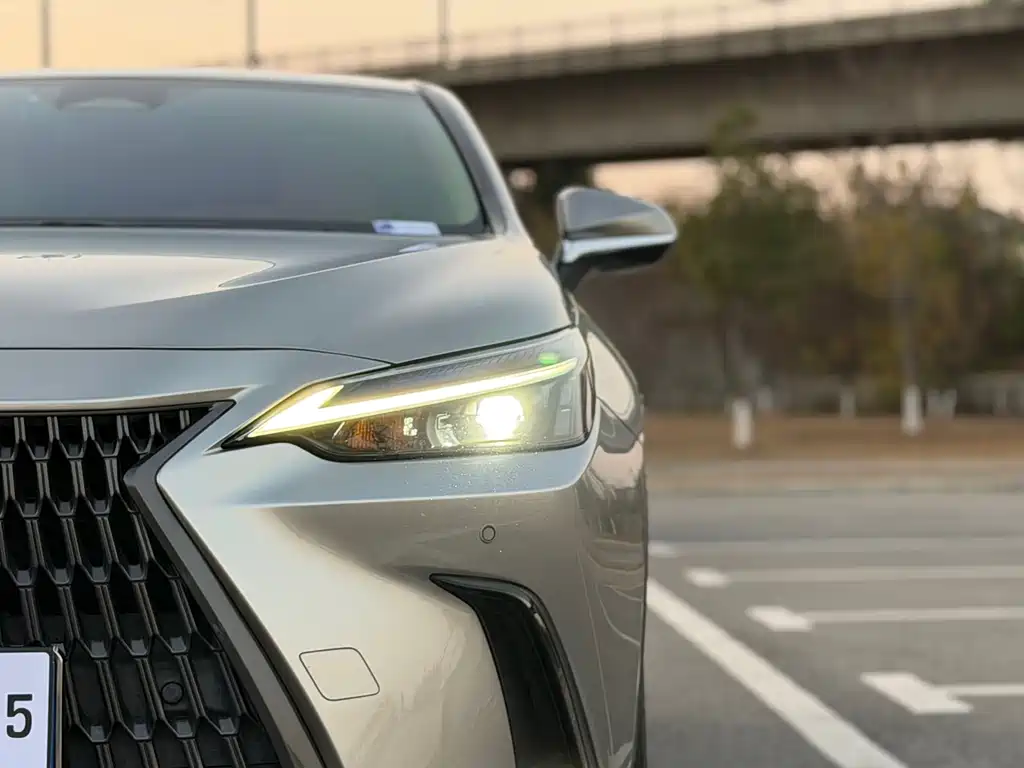 Lexus NX 2022 — фото 24