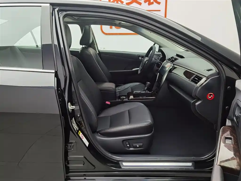 Toyota Camry 2016 — фото 23