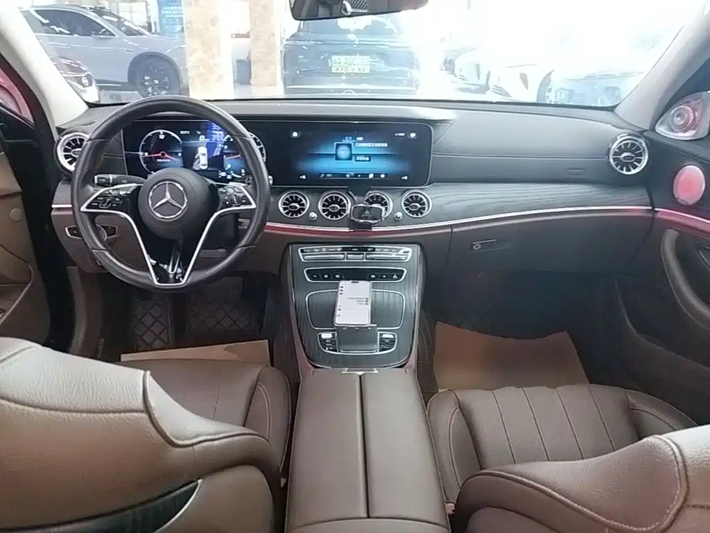 Mercedes-Benz E-Class 2022 — фото 10