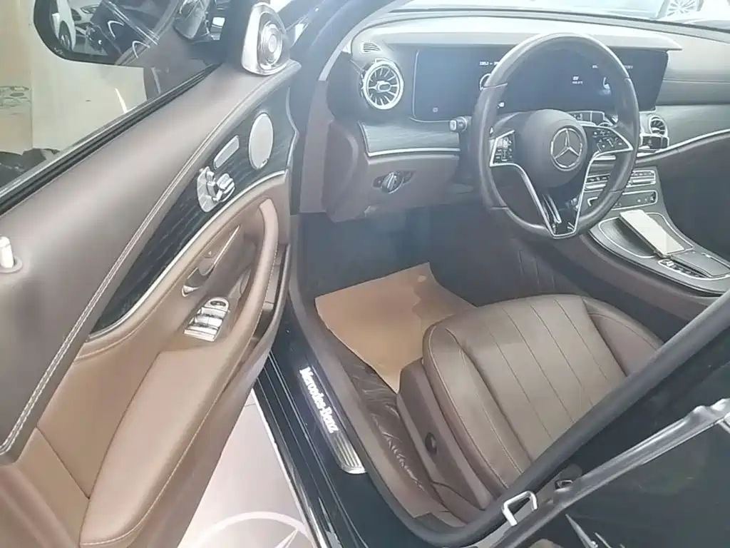 Mercedes-Benz E-Class 2022 — фото 16
