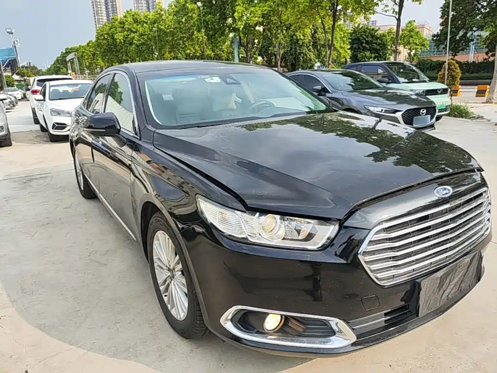 Ford Taurus 2018 — фото 4