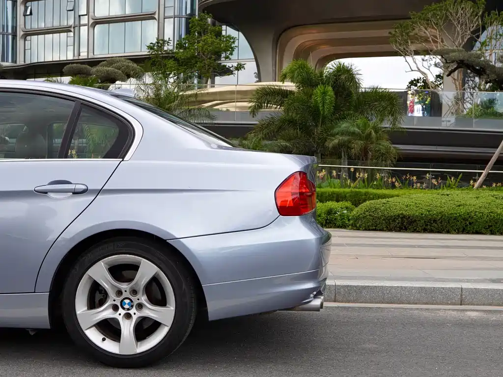 BMW 3 Series 2011 — фото 25