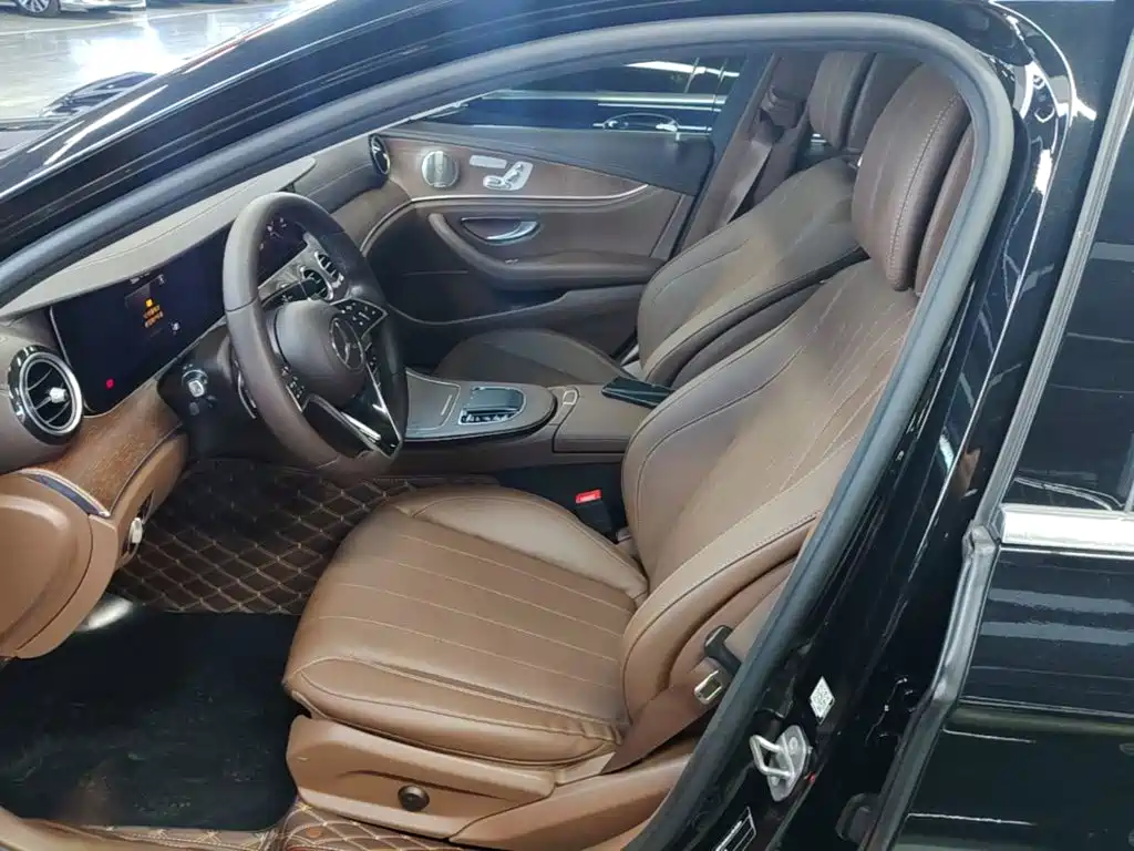 Mercedes-Benz E-Class 2022 — фото 15