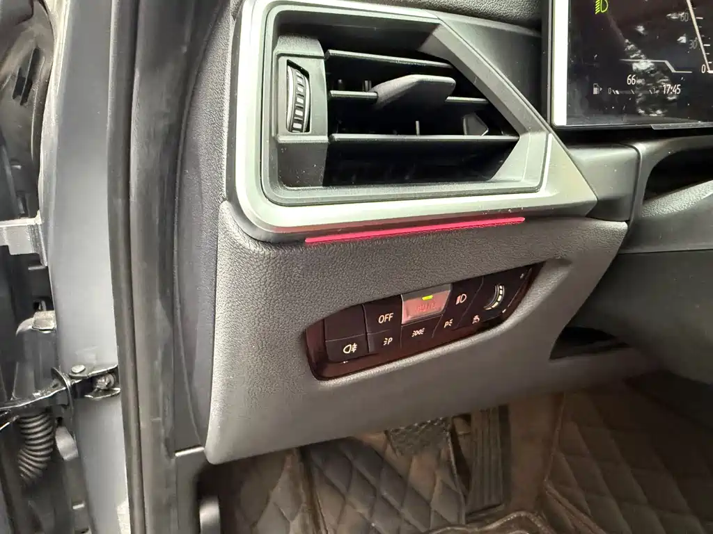 BMW 3 Series 2023 — фото 14