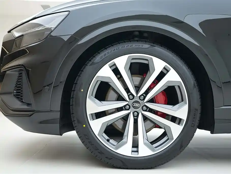 Audi Q8 2023 — фото 16